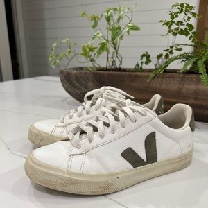 Veja Campo Sneakers in Kaki